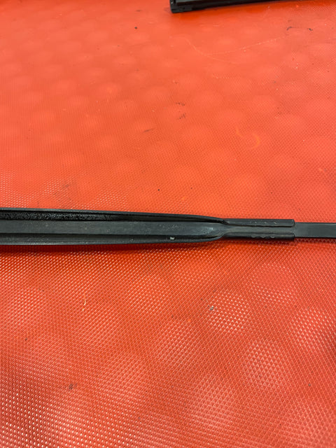 Peugeot Expert Citroen Dispatch WINDSCREEN WIPER ARMS AND BLADES (PAIR) P/N 9808465780 P/N 9808465680