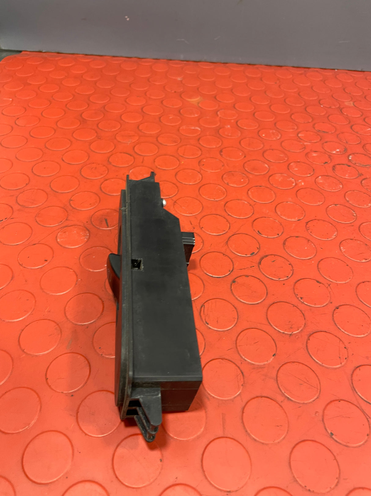 Mercedes Sprinter WINDOW CONTROL SWITCH Driver's Side 2012-2017 P/N A9065451913