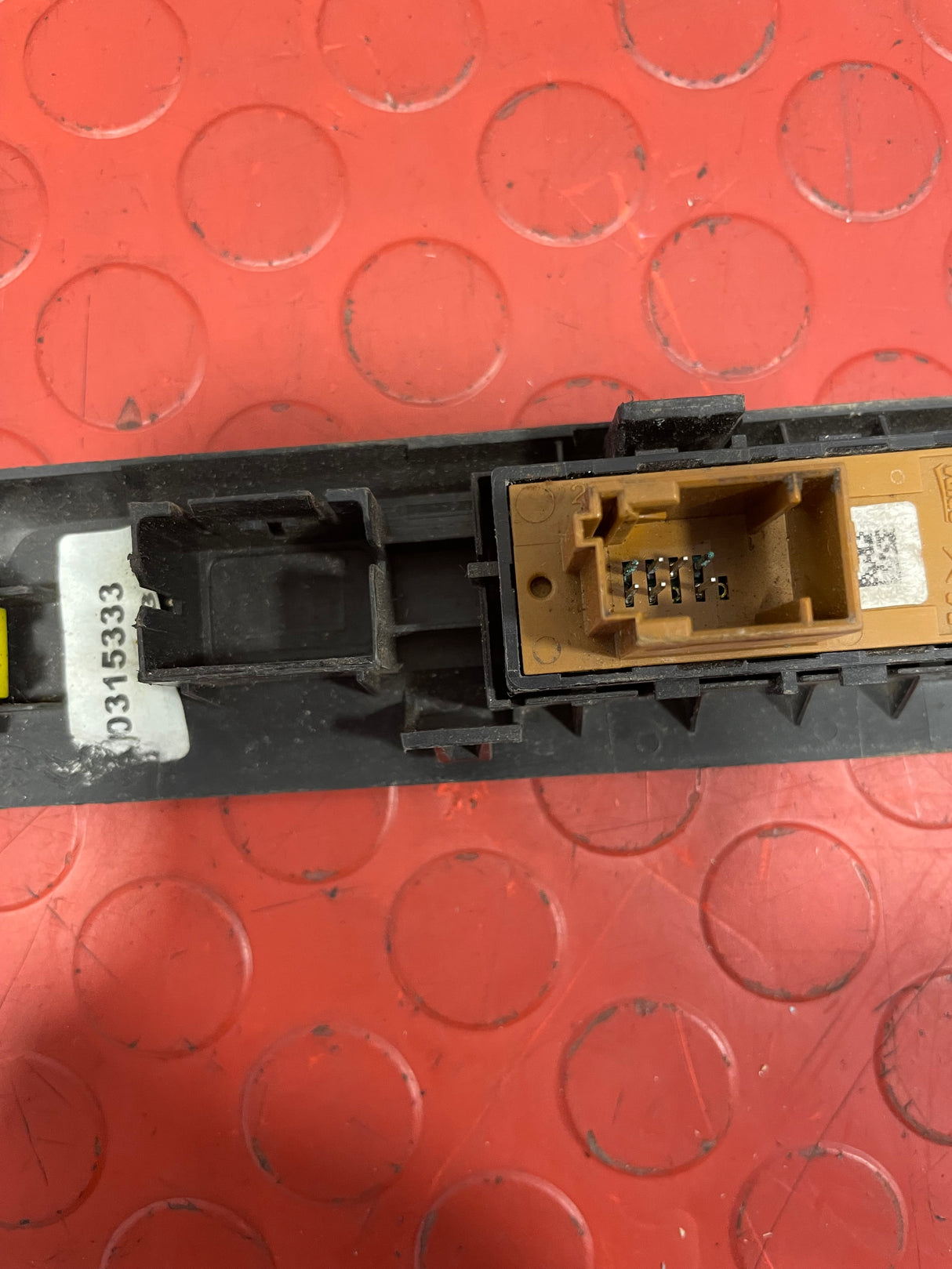 Citroen Berlingo/Peugeot Partner INTERIOR SWITCHES 2019-2024 P/N 9811141877 - 1 / 9808825177