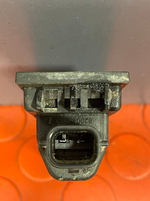 Fiat/Mercedes/Nissan/Opel/Renault NUMBER PLATE LIGHT P/N 8200480127