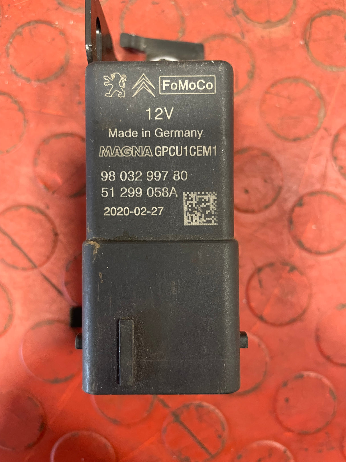 Citroen Berlingo/Peugeot Partner GLOW PLUG RELAY MODULE With BRACKET 2008-2018 P/N 9803299780 - 1