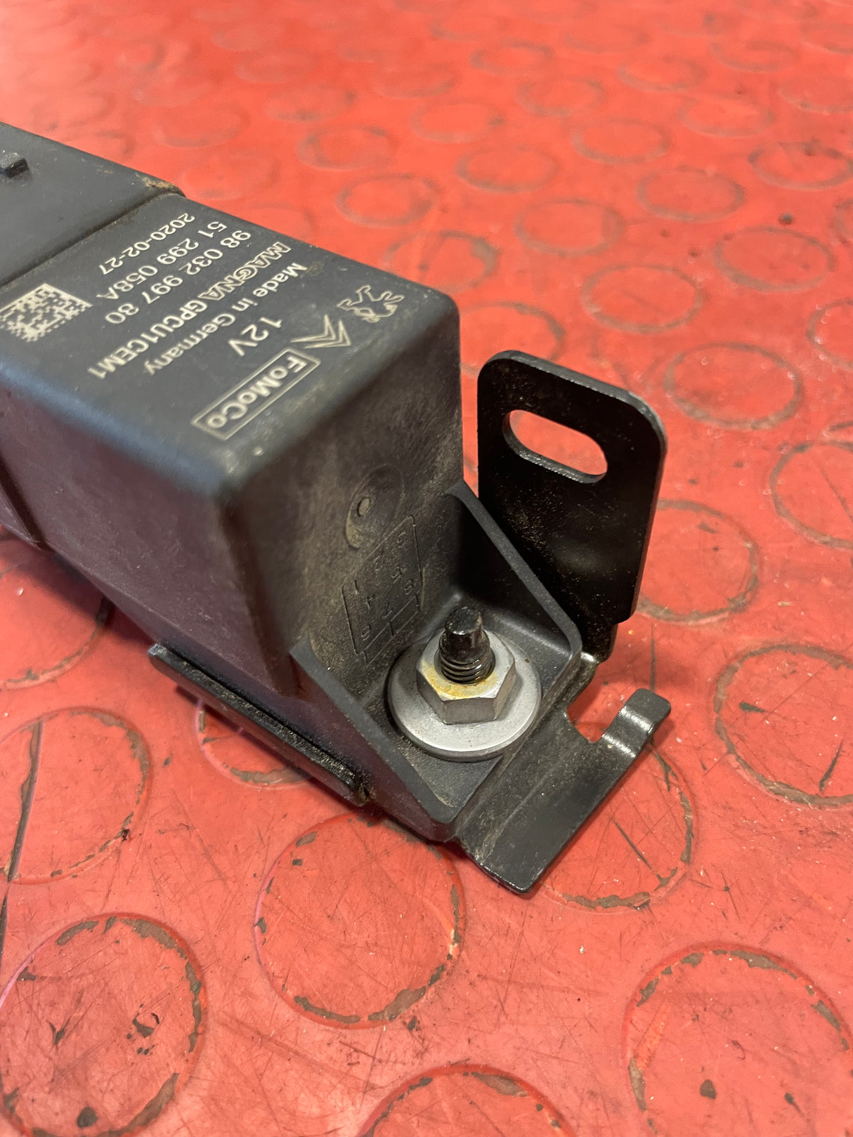 Citroen Berlingo/Peugeot Partner GLOW PLUG RELAY MODULE With BRACKET 2008-2018 P/N 9803299780 - 1