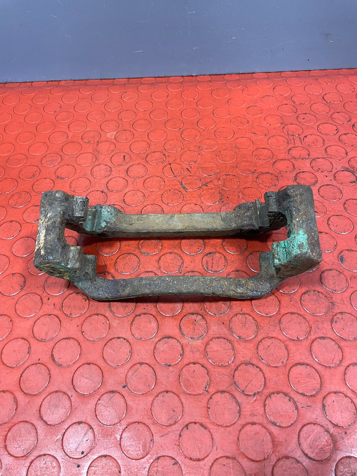 Renault Master/Vauxhall Movano/Nissan NV400 BRAKE CALIPER CRADLE Rear 2014-2021 P/N 440013823R