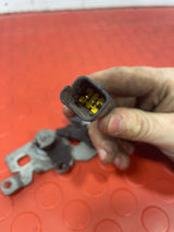 Vauxhall Combo E & Vauxhall Vivaro BONNET CATCH   2018-2023  P/N 9808870280