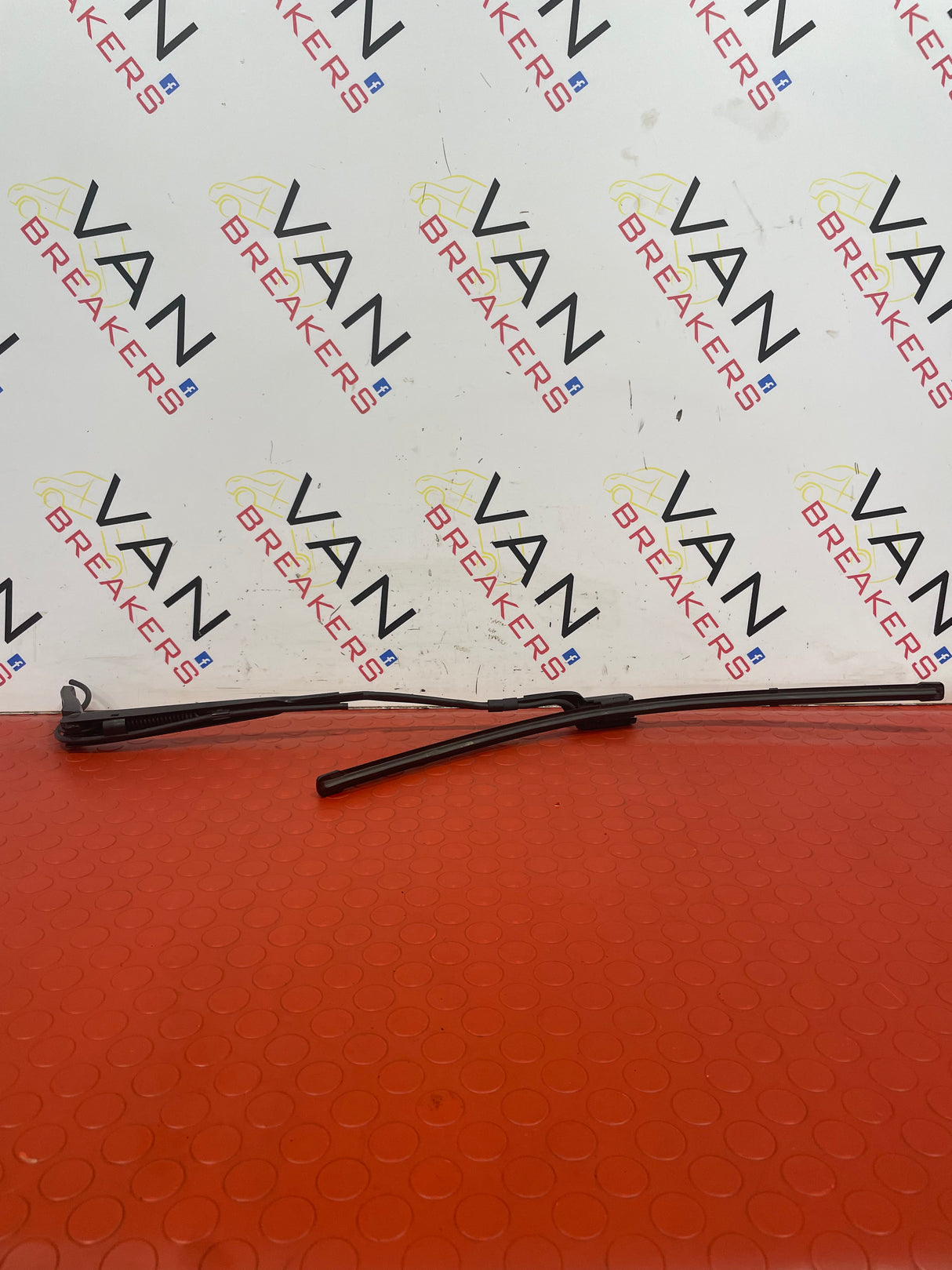 Citroen Berlingo/Peugeot Partner/Toyota Proace City/Vauxhall Combo DRIVER SIDE WIPER ARM 2018-2023    P/N 9833936480