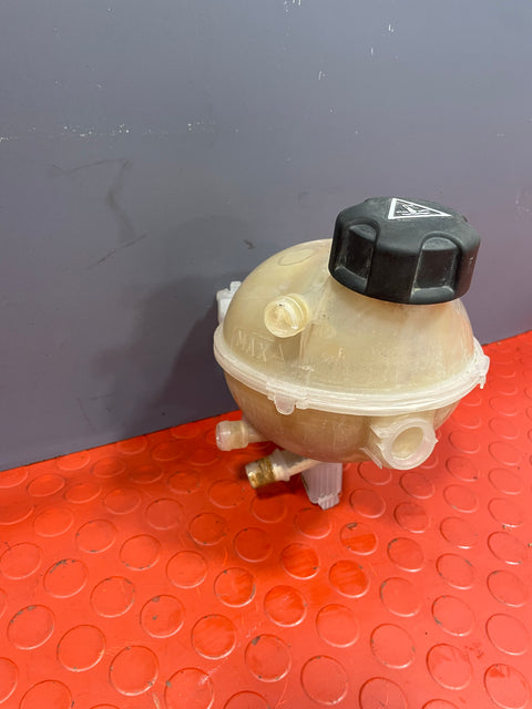 Citroen Dispatch/Peugeot Expert/Vauxhall Vivaro COOLANT EXPANSION TANK 2019-2023 P/N 9821049380