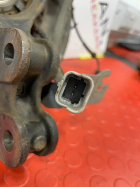 Citroen Dispatch Peugeot Expert Toyota Proace PASSENGER SIDE FRONT HUB WITH ABS 1.6L 2017-2024 P/N  98136419