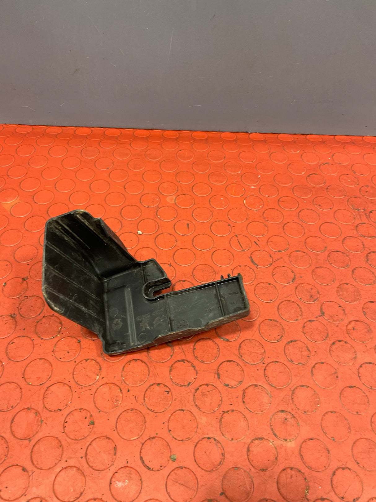 Citroen Berlingo/Peugeot Partner VALVE COVER TRIM 2008-2016 P/N 9810544880