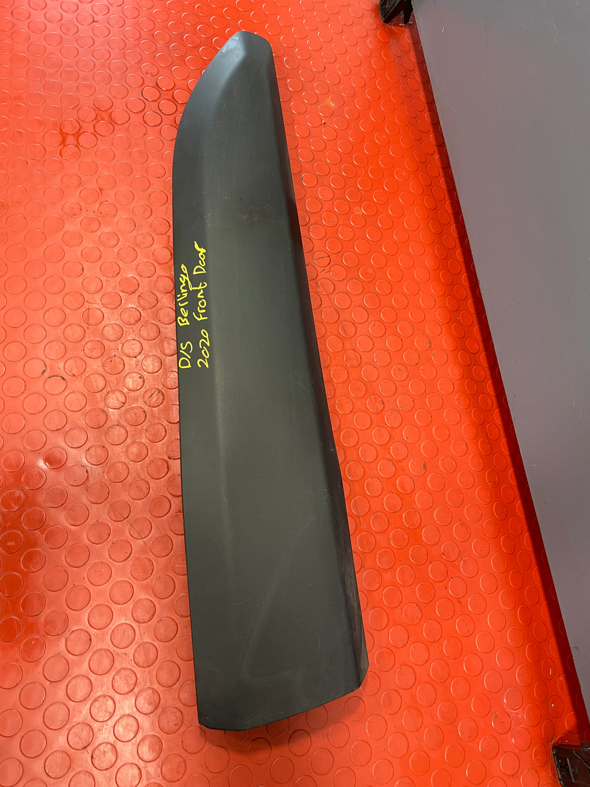 Citroen Berlingo/Vauxhall Combo/Peugeot Partner/Proace City DOOR MOULDING FRONT DRIVER SIDE 2019-2024  P/N 9817696277