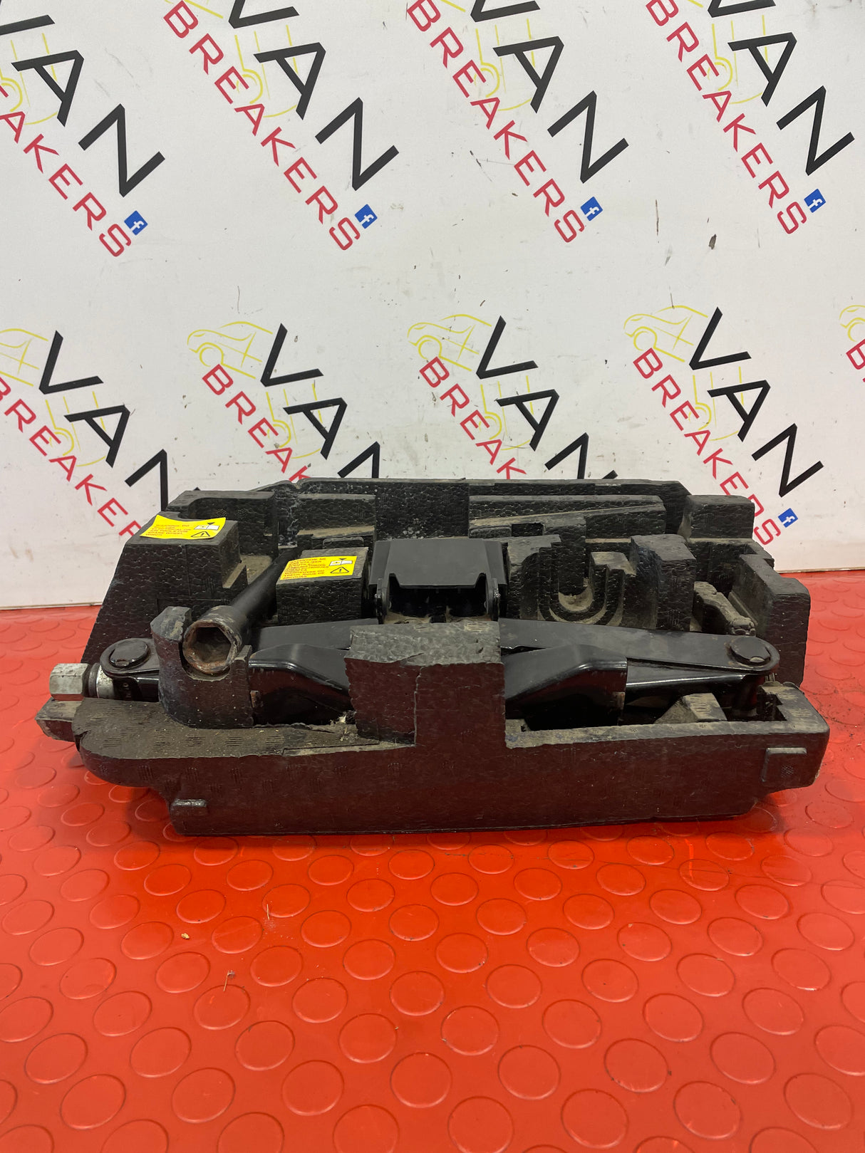 Renault Master/V Movano JACK AND WHEEL BRACE WITH EXTENSION BAR AND FOAM HOLDER  P/N 995016340R