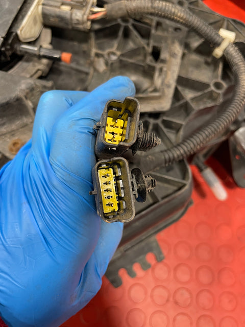 Citroen Dispatch/ Peugeot Expert/ Toyota Proace/Vauxhall Vivaro (19) ADBLUE TANK AND PUMP 2017-2024   P/N 4099016