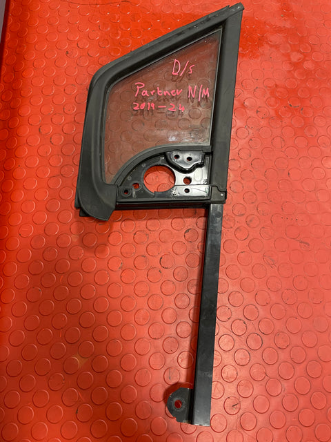 Citroen Berlingo/Peugeot Partner/Vauxhall Combo/Toyota Proace City QUARTER GLASS WINDOW Driver Side  2019-2024 P/N 9818042180