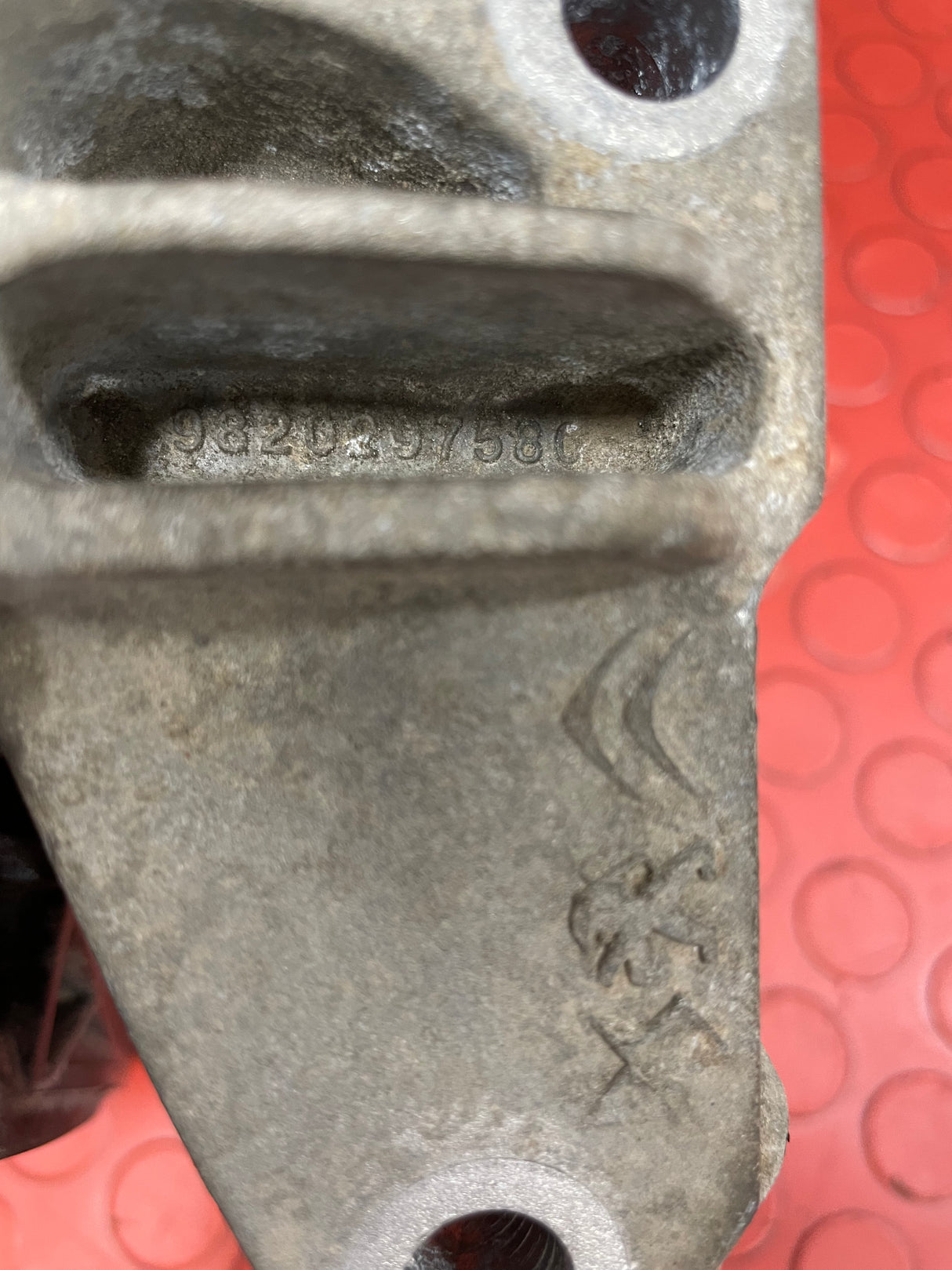 Citroen Berlingo/Peugeot Partner/Vauxhall Combo/Toyota Proace City ENGINE MOUNT O/S DRIVER'S SIDE 1.5  2019-2024 P/N 9820297580