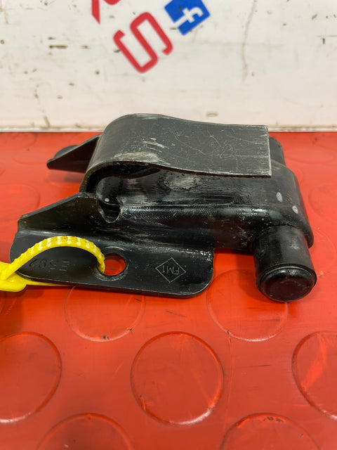 Nissan Nv400 Vauxhall Movano B Renault Master III REAR DOOR CATCH 2010-2016 P/N 824300006R