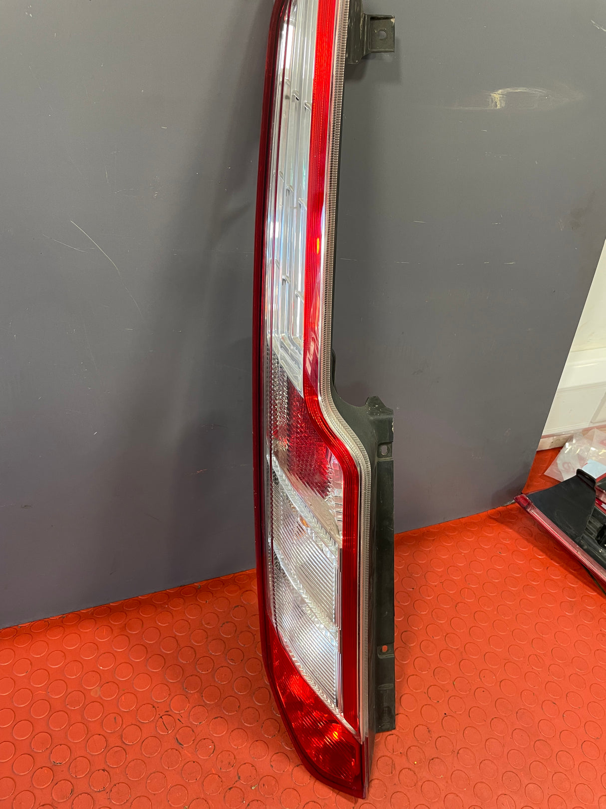 Ford Transit Custom TAILLIGHT PASSENGER SIDE 2013-2018 P/N BK2113405AJ