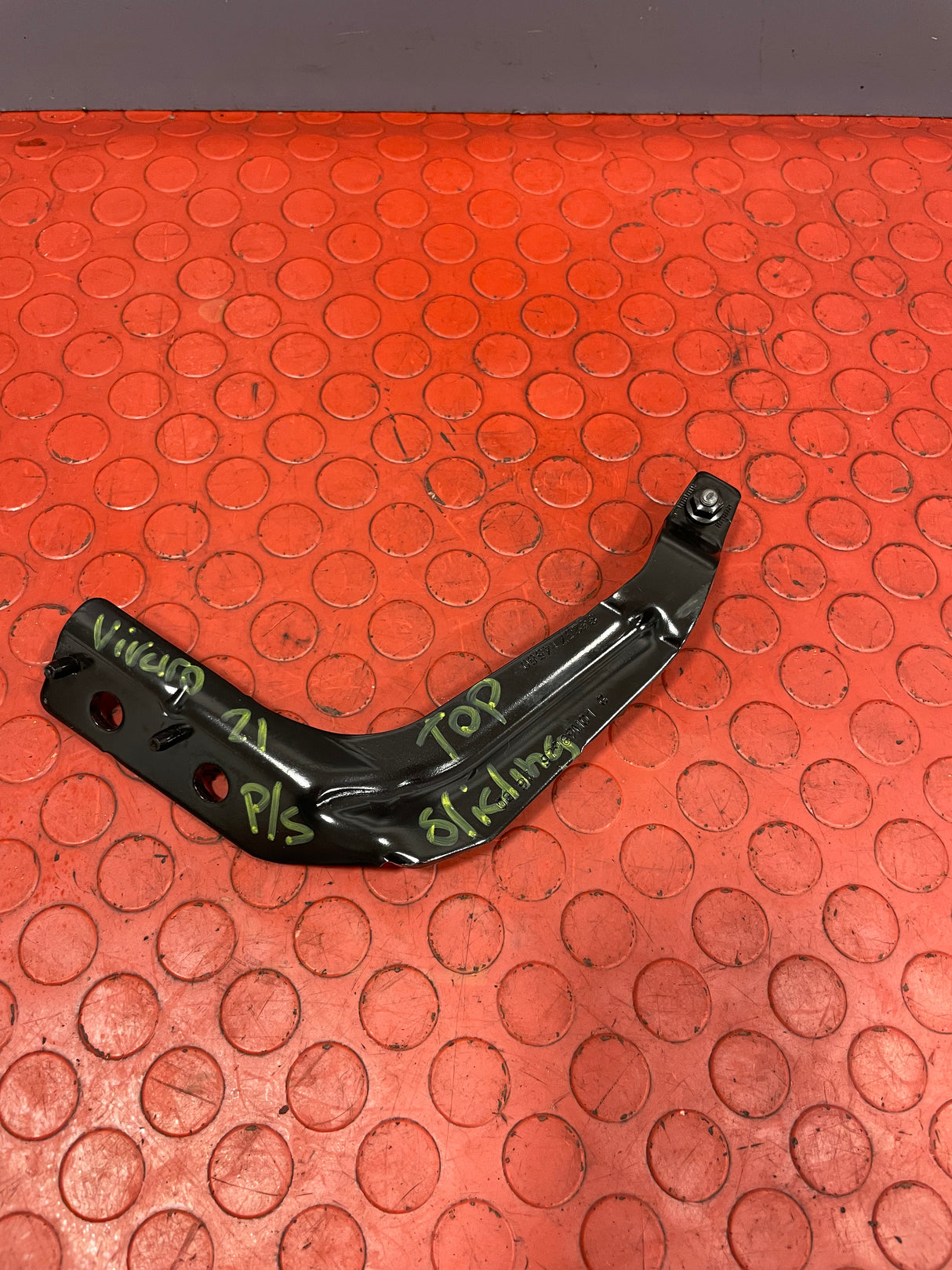 Toyota Proace/Citroen Dispatch/Peugeot Expert/Vauxhall Vivaro SIDE LOADING DOOR TOP ROLLER O/S DRIVERS SIDE  2017-2023   P/N 9823714580