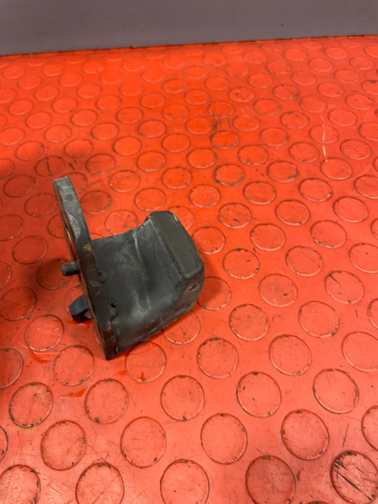 Vauxhall Vivaro/Citroen Dispatch/Peugeot Expert/Toyota Proace/Fiat Scudo SLIDING DOOR RAIL GUIDE BUFFER Passenger's Side 2016-2024 P/N 9811558680
