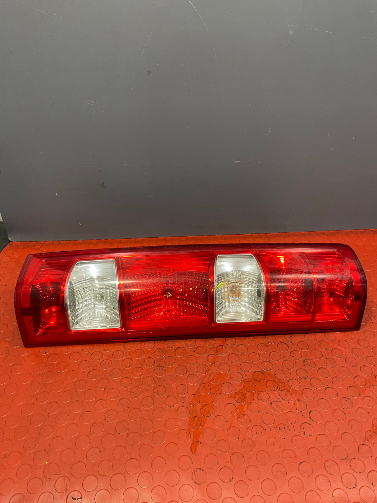 Saic Iveco Daily TAILLIGHT ASSEMBLY (with Hairline Crack) Passenger's Side 2006-2014 P/N 69500591