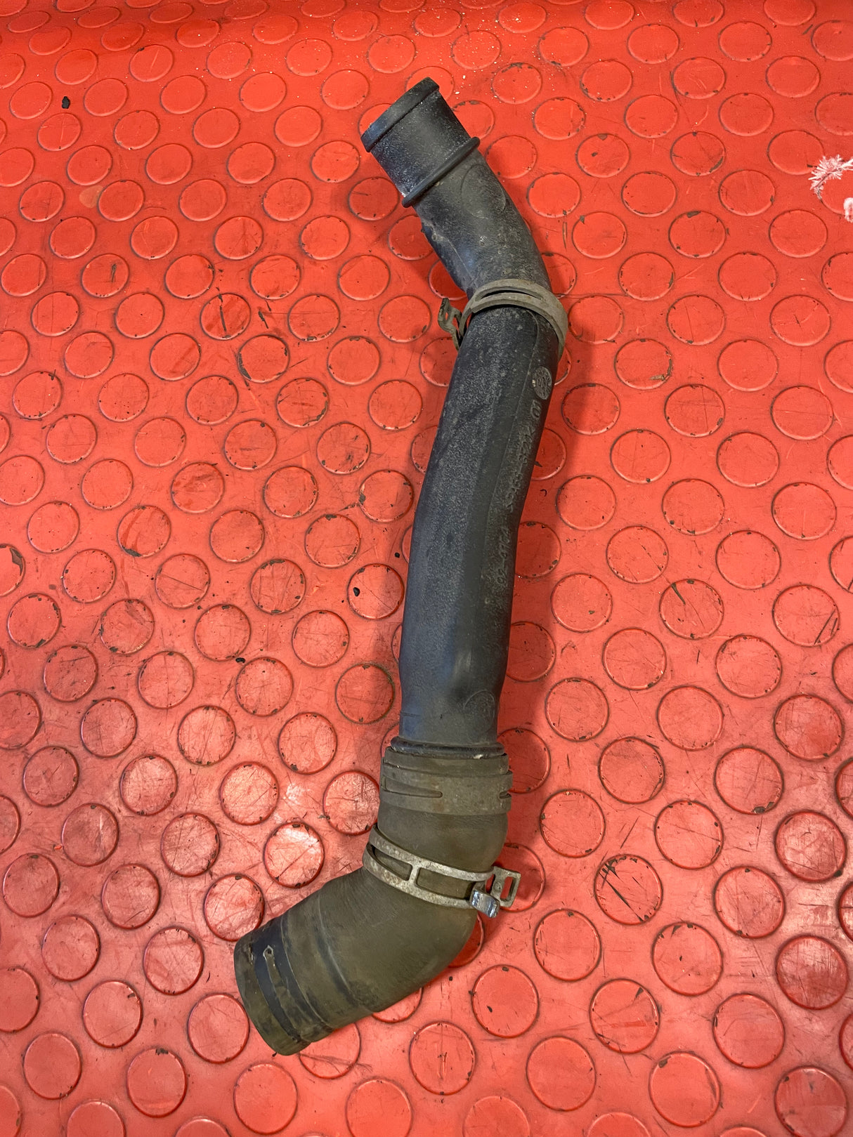 Ford Transit RADIATOR LOWER HOSE RUBBER & PLASTIC PIPE MK8 (Broken Screw Bracket) P/N GK218D033BD