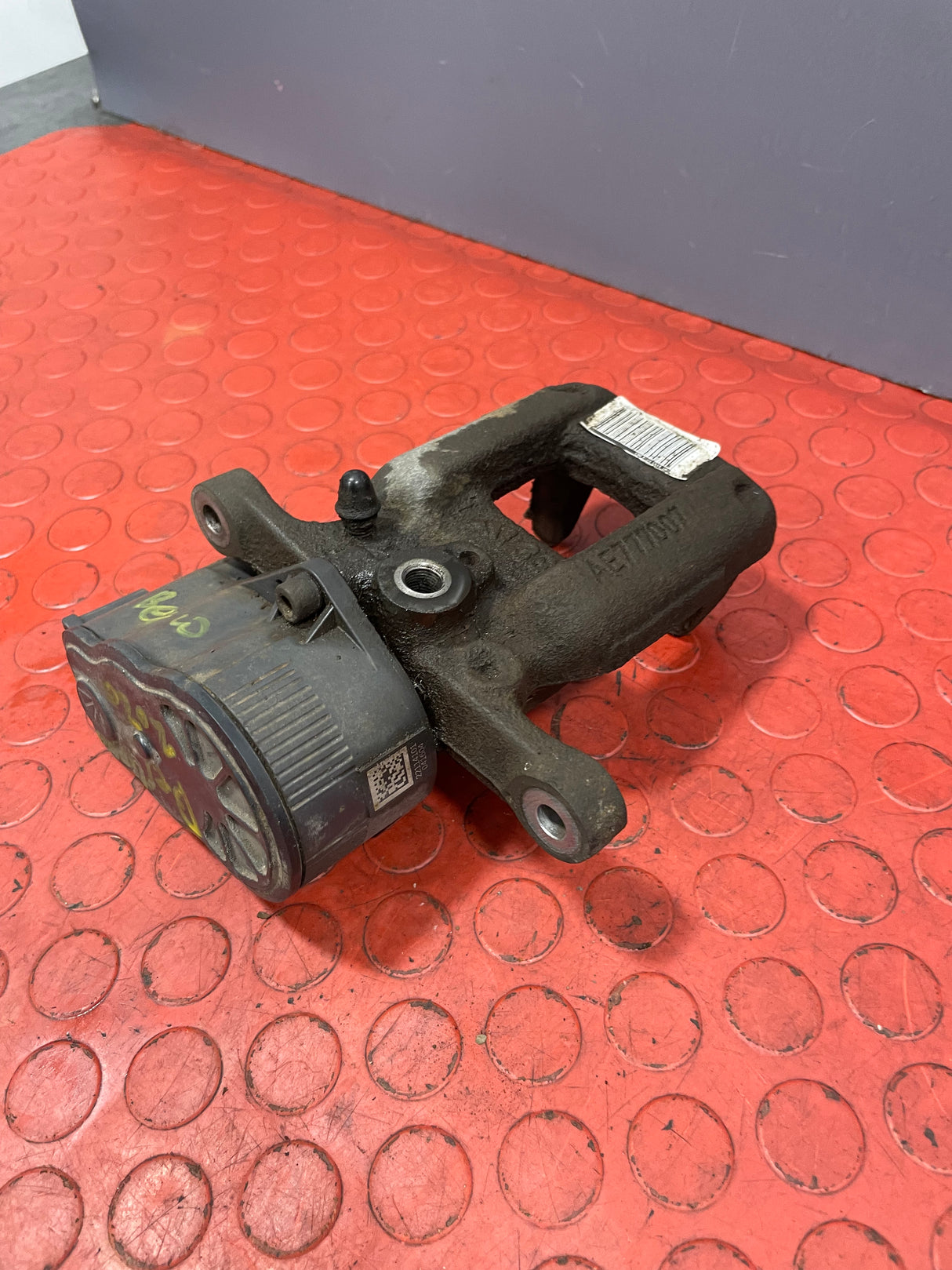 Citroen Berlingo/Peugeot Partner/Vauxhall Combo/Toyota Proace City REAR BRAKE CALIPER (2Pin) Driver's Side 2019-2024 1.5 P/N 9819059480