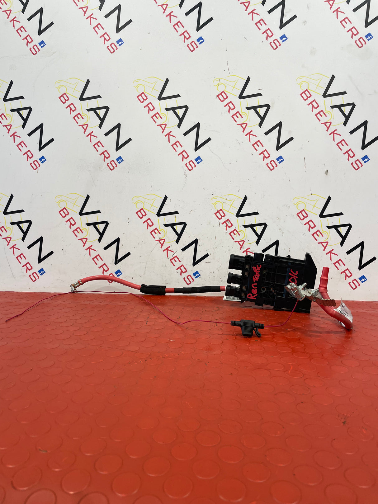 Vauxhall Vivaro/ Renault Trafic/Nissan NV300 BATTERY FUSE BOX 2015-2019 1.6L  P/N  243501820R