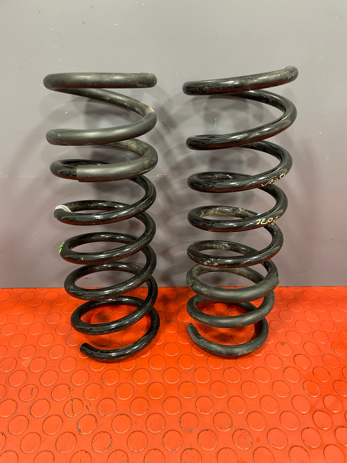 Citroen Berlingo/Peugeot Partner/Vauxhall Combo/Toyota Proace City REAR COIL SPRING PAIR  2019-2024 P/N 9824534080 - 1
