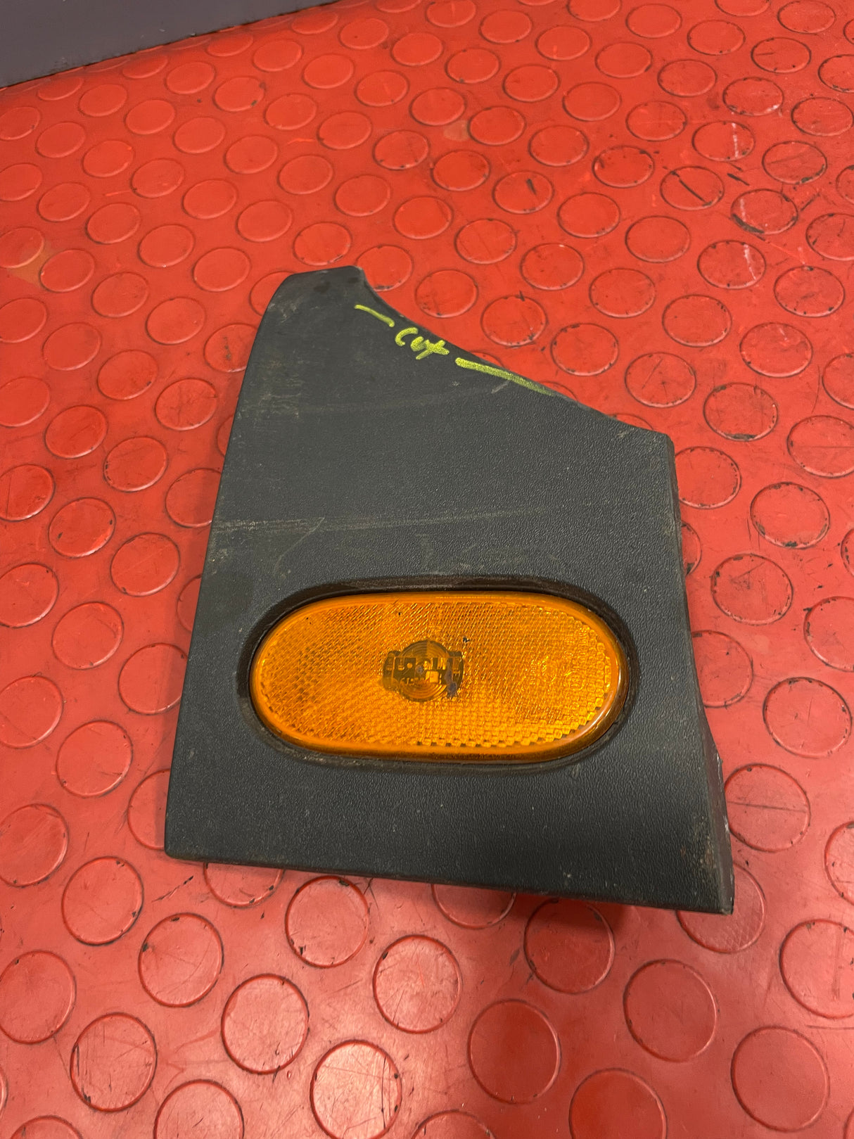 Mercedes Sprinter SIDE MARKER LIGHT/CLEARANCE LIGHT Damaged see pictures P/N A9068201456