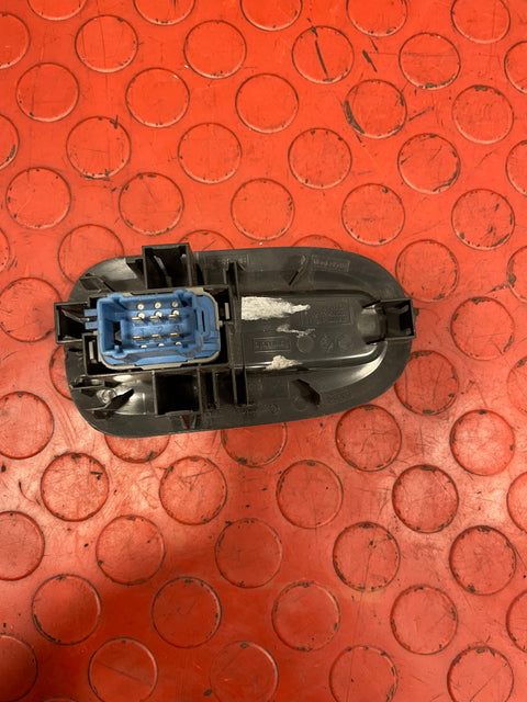 Renault Master/Vauxhall Movano/Nissan NV400 WINDOW SWITCH Passenger's Side 2.3 MK3 P/N 8200548968