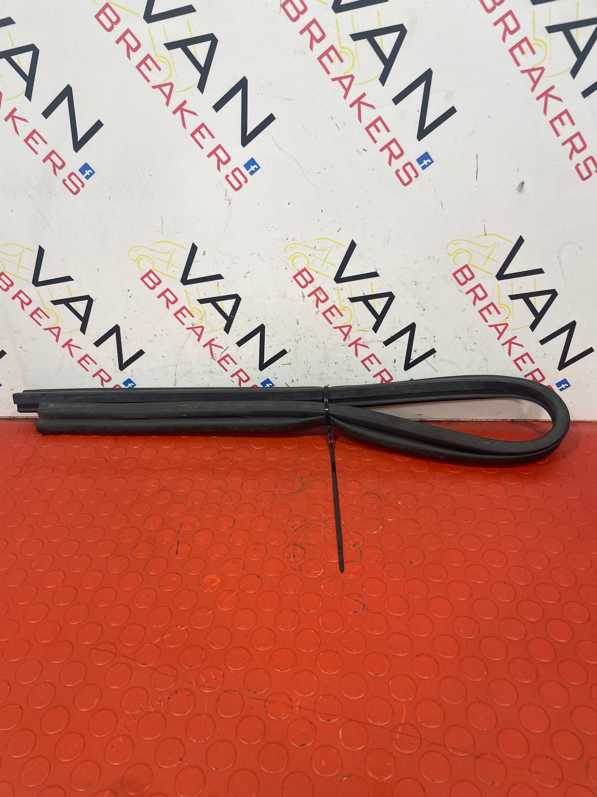 Citroen Berlingo/Peugeot Partner FRONT AIR INTAKE GRILL RUBBER SEAL 2008 >on P/N 9816782280