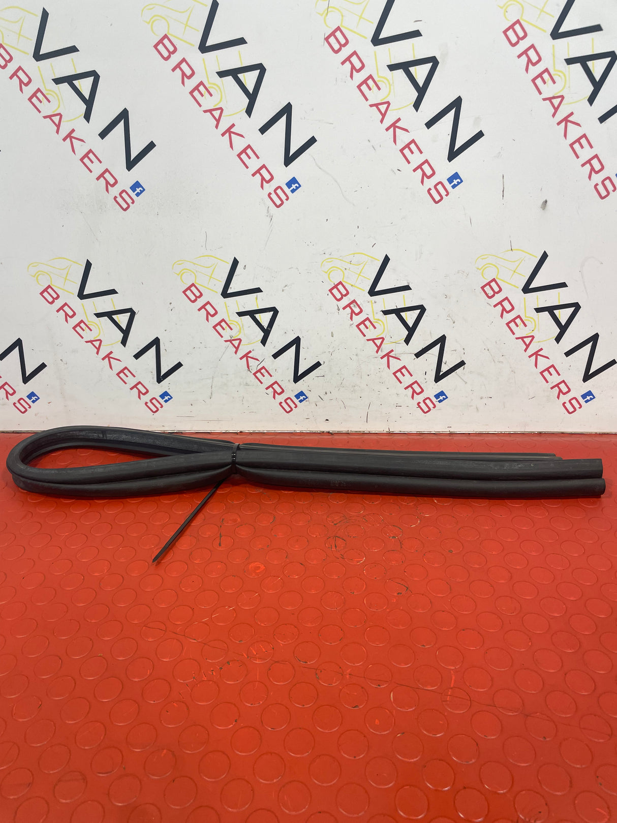 Citroen Berlingo/Peugeot Partner FRONT AIR INTAKE GRILL RUBBER SEAL 2008 >on P/N 9816782280