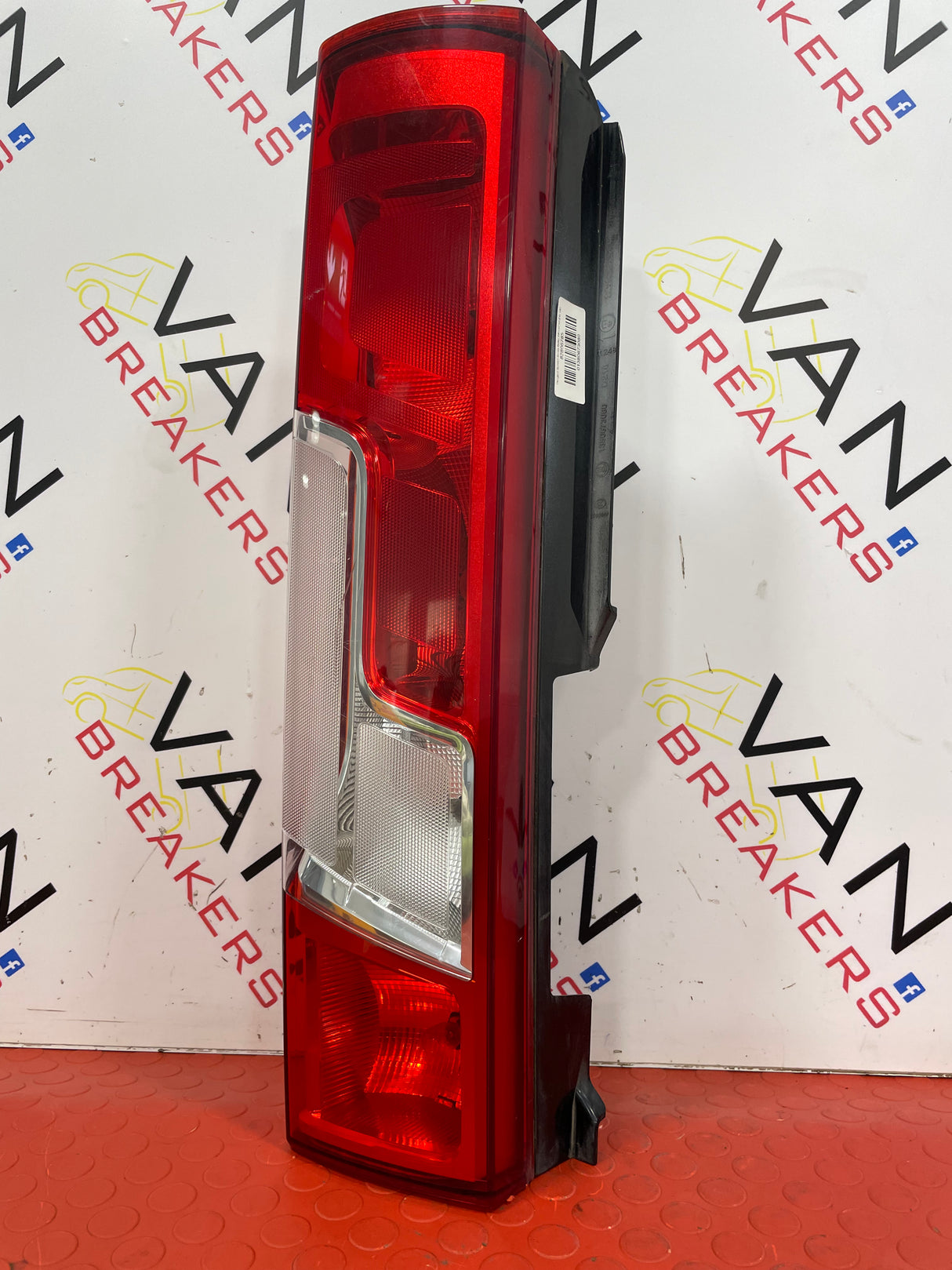 Citroen Relay Peugeot Boxer PASSENGER SIDE TAIL LIGHT 2014-2021 (SMALL CRACK IN LENS PLEASE SEE PICS) P/N 01380673080-c