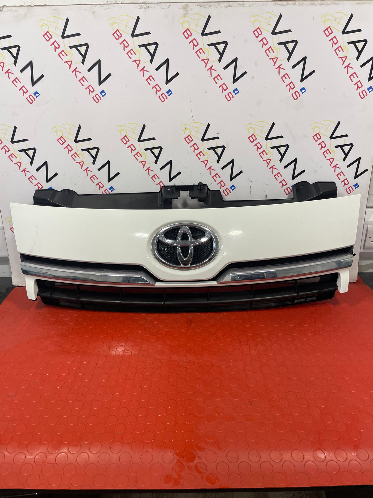 Toyota Proace FRONT GRILL WHITE 2013-2016  P/N 9806434177