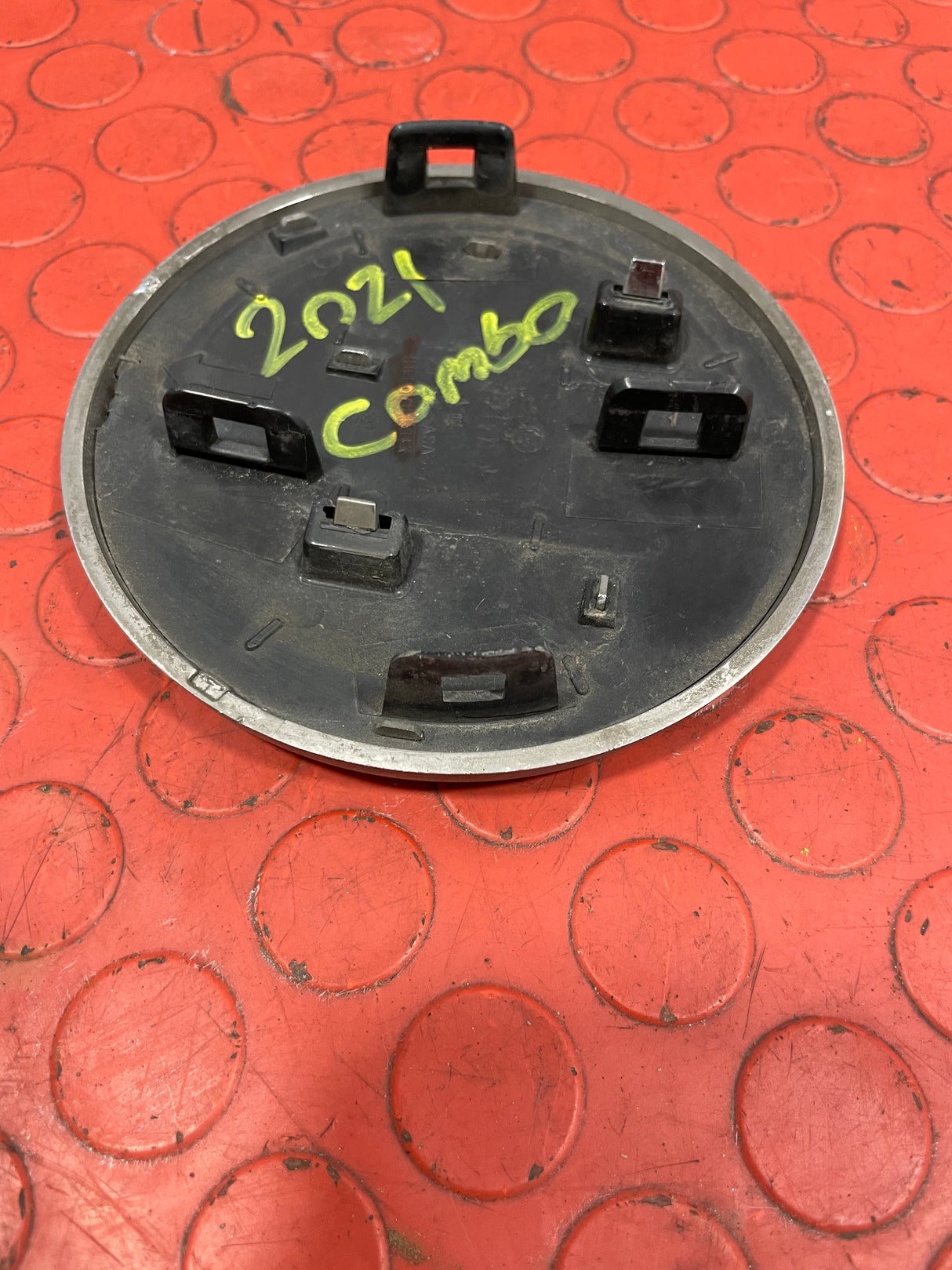 Vauxhall Combo FRONT GRIFFIN BADGE EMBLEM LOGO NAMEPLATE 2019-2024 P/N 98167915DX