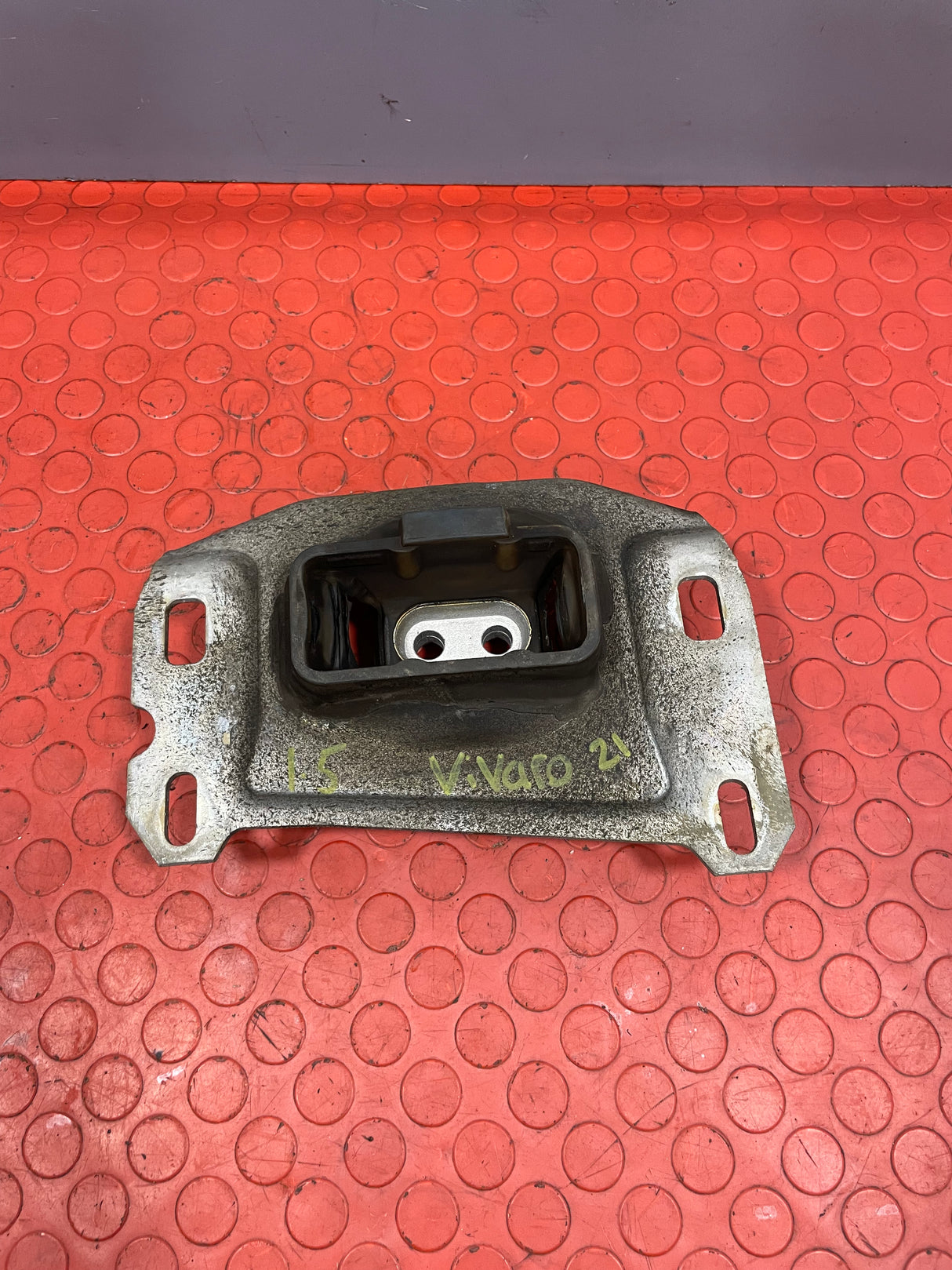 Vauxhall Vivaro/Citroen Berlingo/Dispatch/Peugeot Partner/Expert/Toyota Proace/Fiat Scudo GEARBOX MOUNT/TRANSMISSION MOUNT 2016-2024 P/N 9807420980 - 1