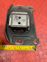 Vauxhall Vivaro/Citroen Berlingo/Dispatch/Peugeot Partner/Expert/Toyota Proace/Fiat Scudo GEARBOX MOUNT/TRANSMISSION MOUNT 2016-2024 P/N 9807420980 - 1