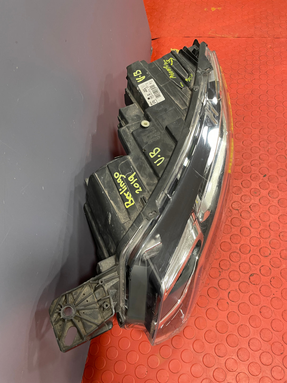 Citroen Berlingo HEADLIGHT ASSEMBLY Passenger's Side DAMAGED MOUNT - SEE PICS 2019-2024 P/N 9816824180