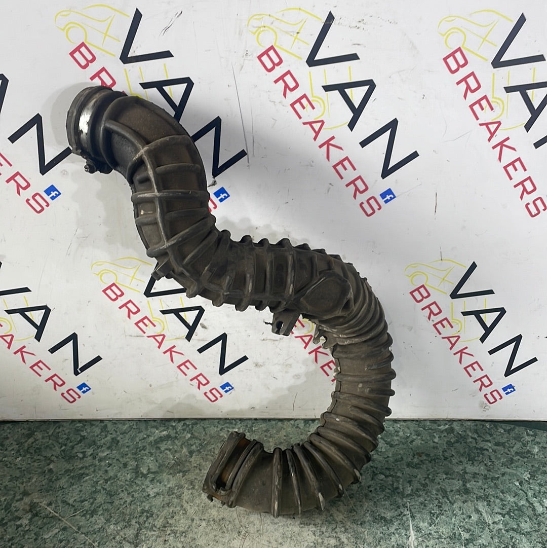Vauxhall Vivaro/Renault Trafic/Nissan Primastar TURBO AIR INDUCTION PIPE 2.0 2001-2014 P/N 8200607746